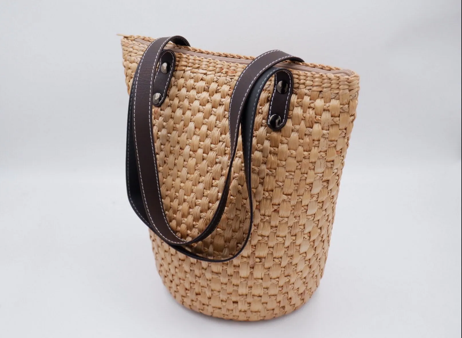 Straw beach tote with leather handle