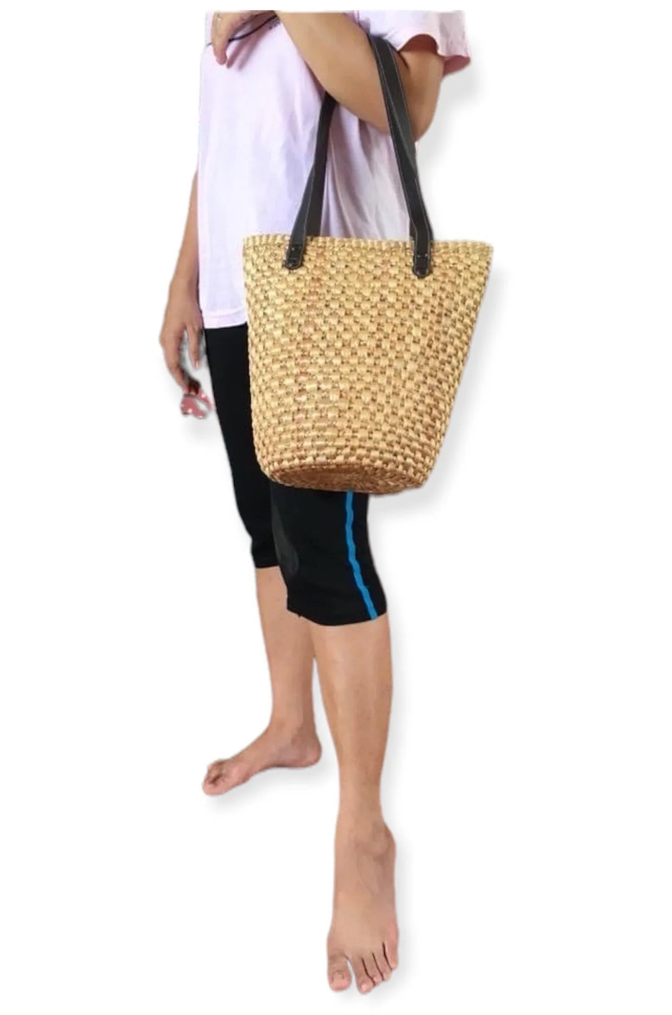 Straw beach tote with leather handle