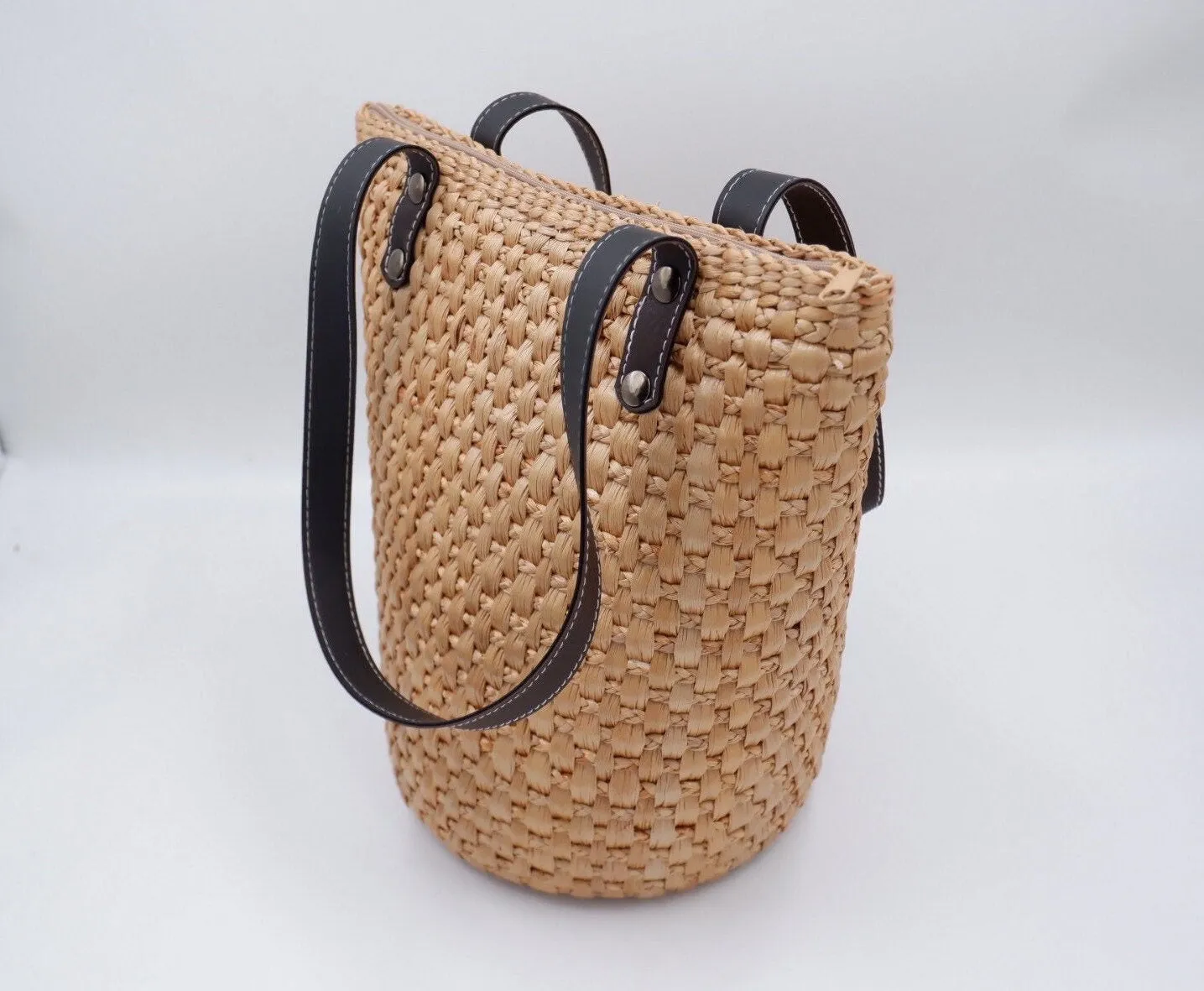 Straw beach tote with leather handle